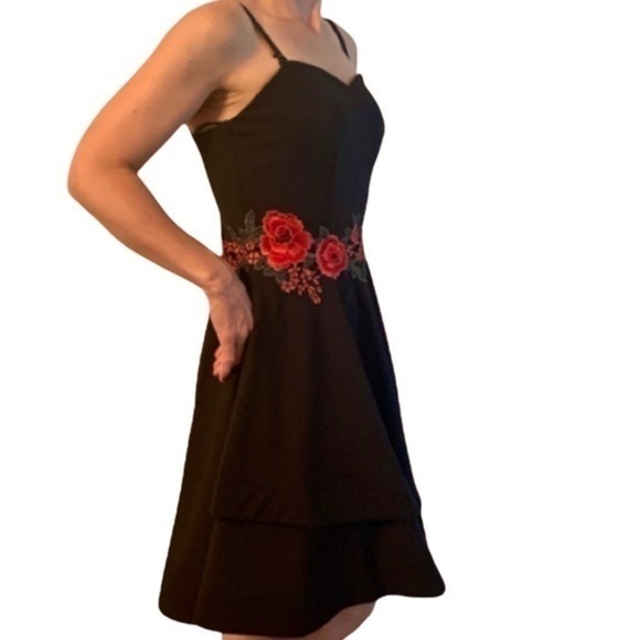 black dress with floral red embroidered roses at waist size 6 NWT - Picture 3 of 15